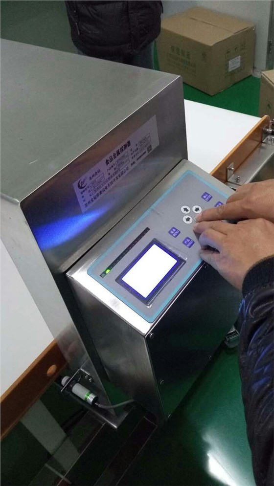 蘇州金鉆金屬檢測機應用現場